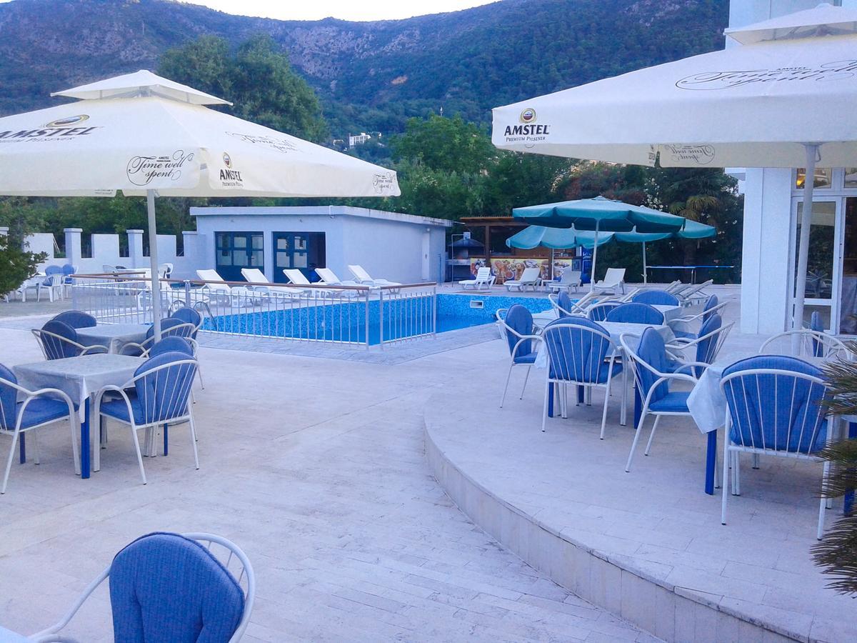 בודווה Hotel Jovana מראה חיצוני תמונה